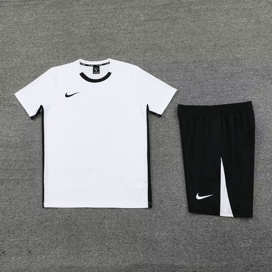 ENSEMBLE NIKE 2024/25