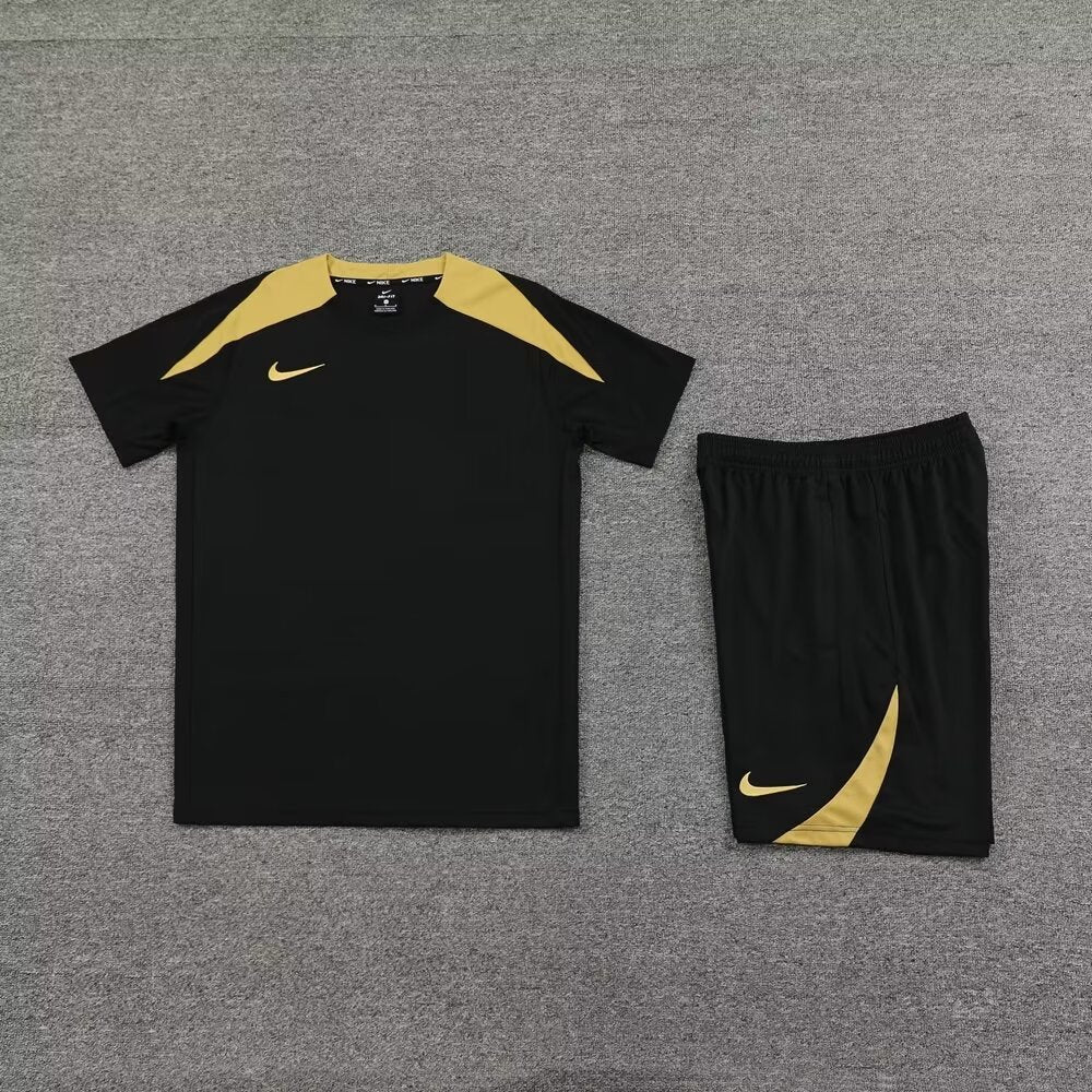 ENSEMBLE NIKE 2024/25