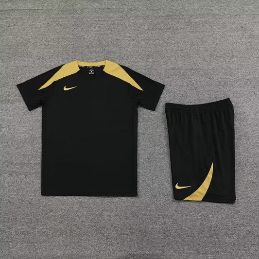 ENSEMBLE NIKE 2024/25