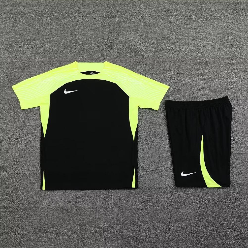 ENSEMBLE NIKE 2024/25
