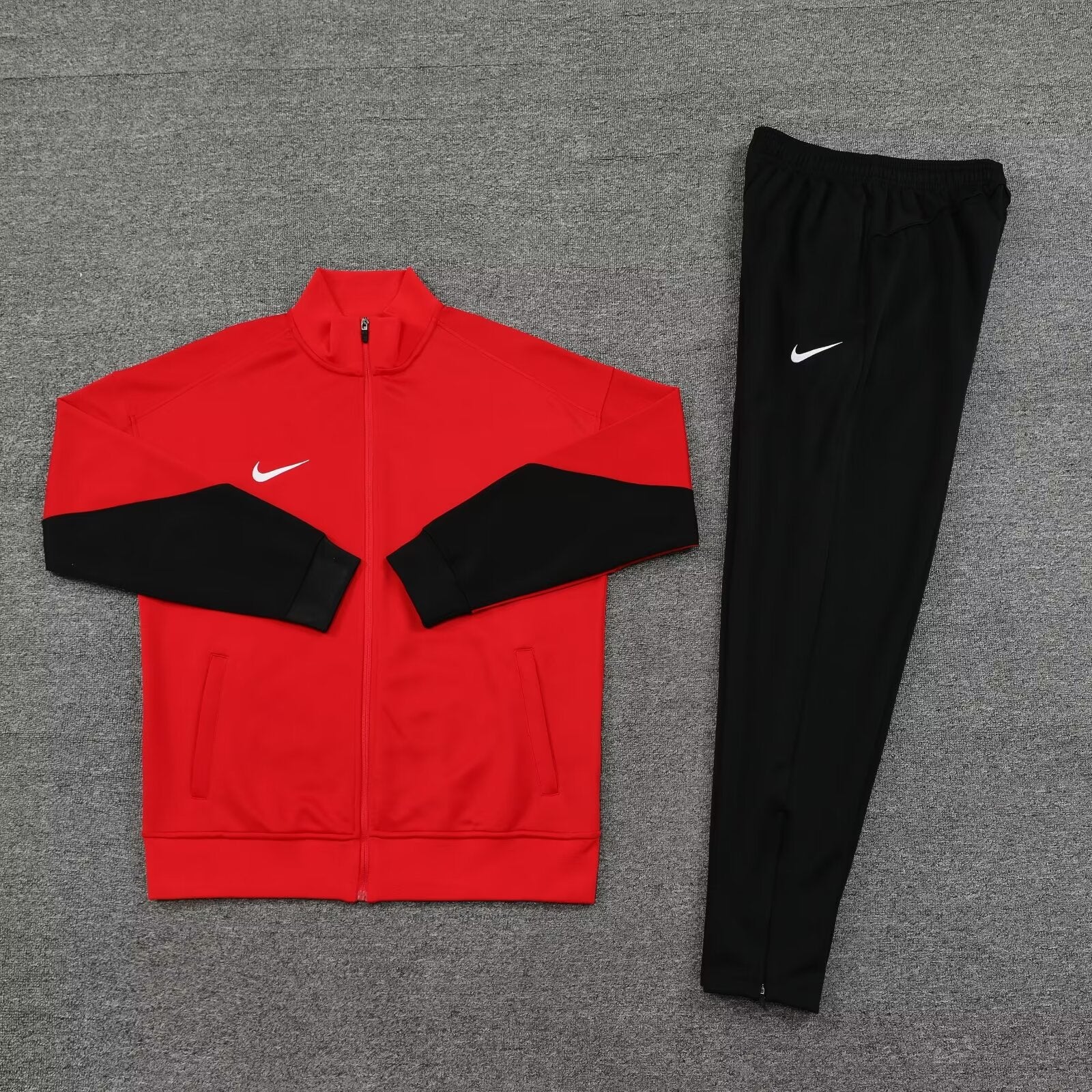 Ensemble Survêtement Nike 2024